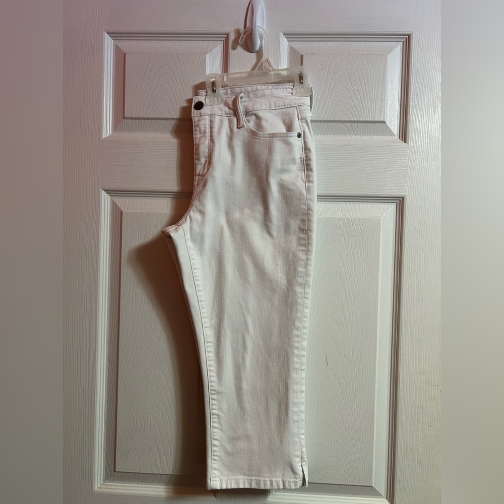 St. John's Bay Women's Jeans - white Mid-Rise Z-10 used